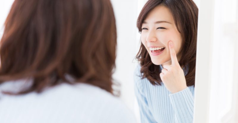 口元のシワ たるみを解消し笑顔を素敵にする表情筋トレーニング3選